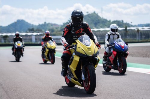 PT Piaggio Indonesia adakan Track Day bersamaÂ brandÂ Aprilia di Sirkuit Internasional Pertamina Mandalika, Nusa Tenggara Barat,