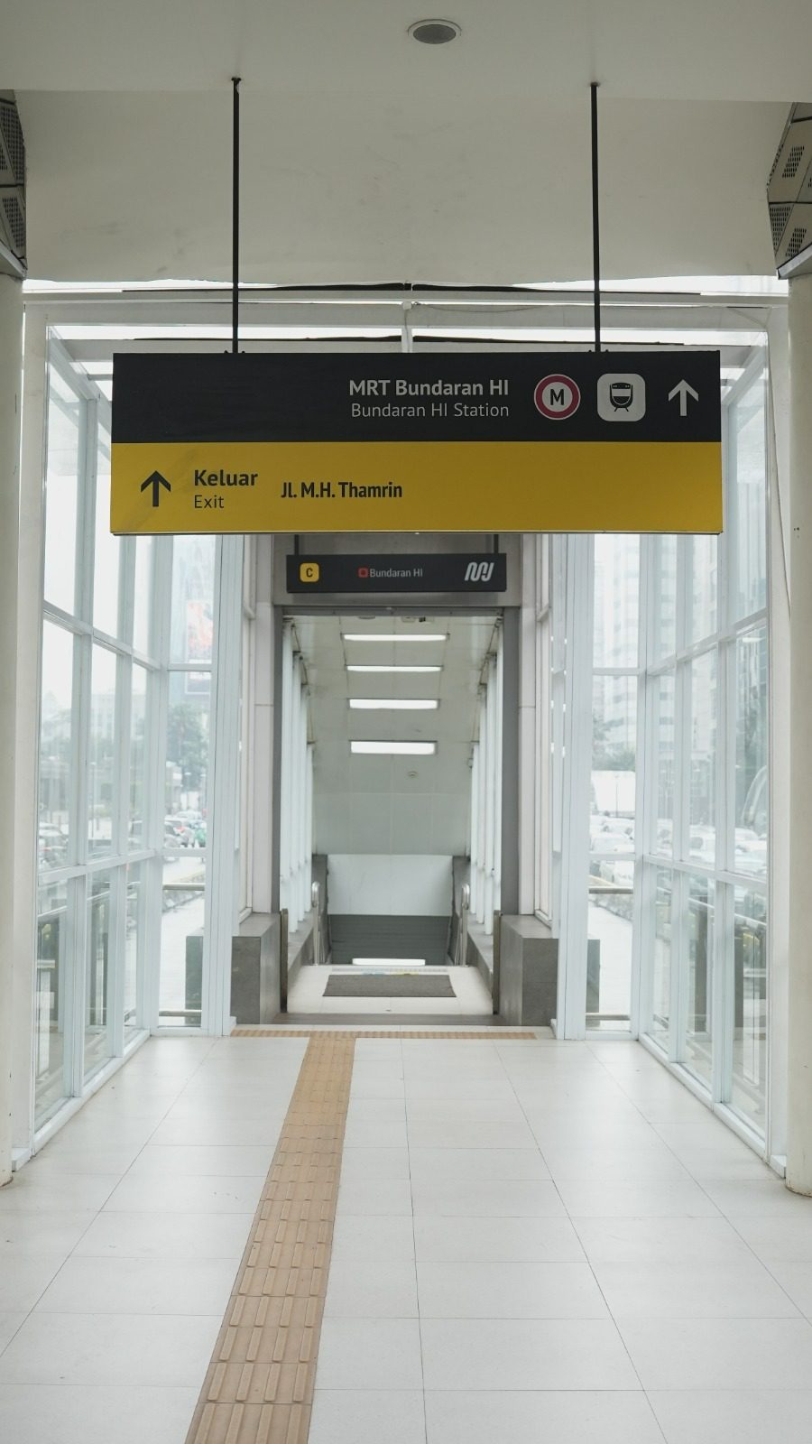 Halte Transjakarta BundaranÂ  Hotel Indonesia
