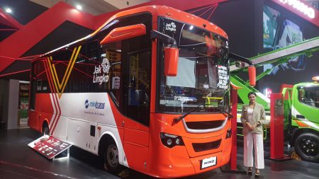 Hino Hadirkan Bus 4X4 di GIIAS