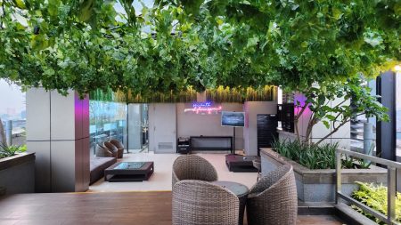 Meeting Point Di 7th Sky Lounge Vasaka Hotel