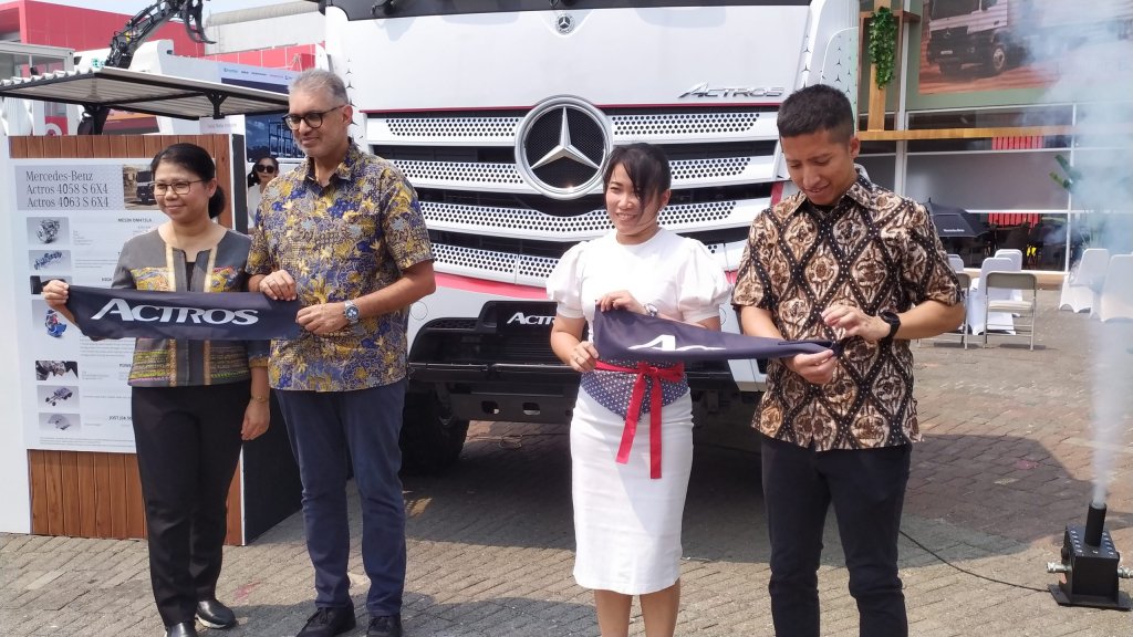 DCVI Perkenalkan Actros dan Axor Baru, Daimler