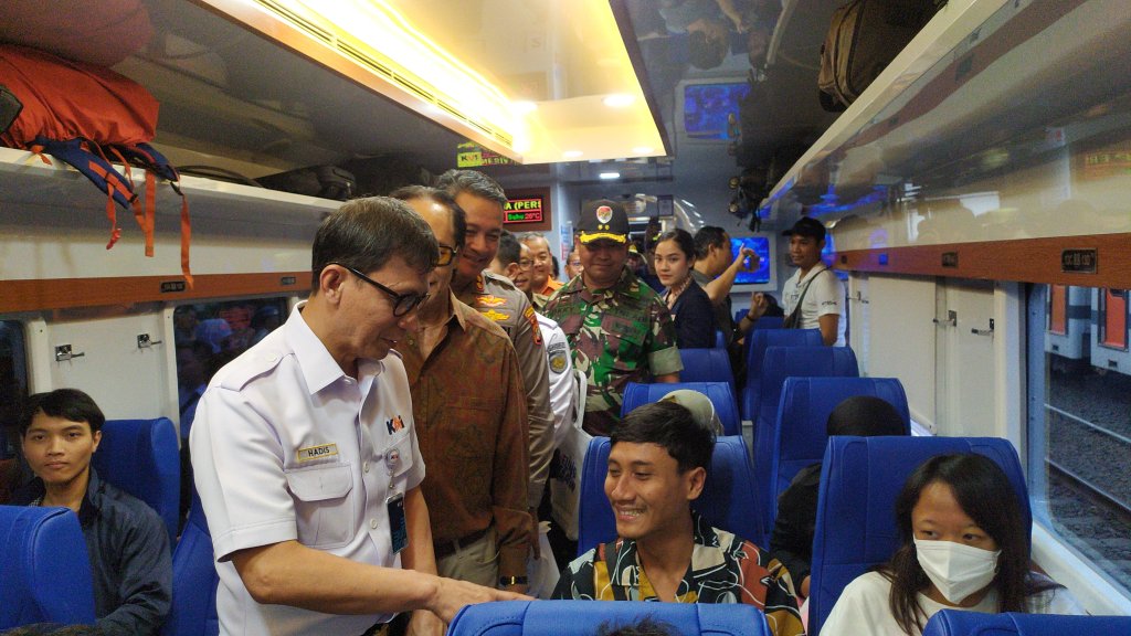 KAI Luncurkan Kereta Ekonomi