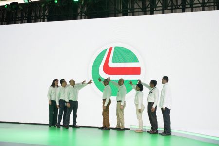 "Accelerate Your Progress" Castrol Ganti Logo