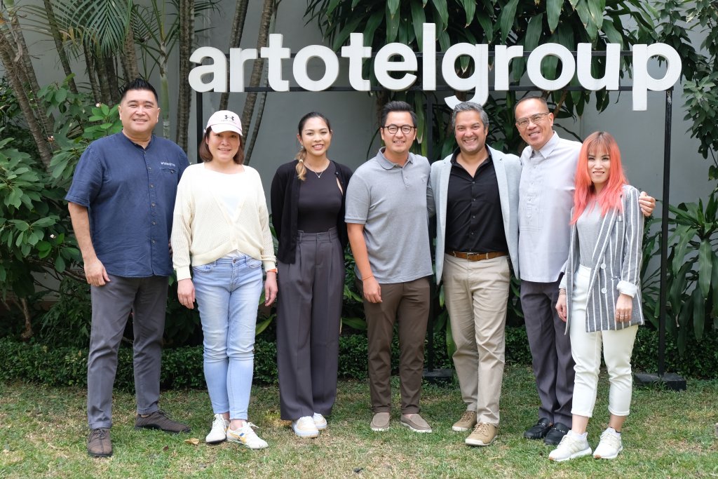 Strategi Aliansi ARTOTELGroup dengan Absolute
