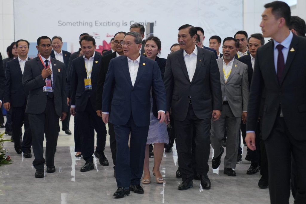 Perdana Menteri Tiongkok Tinjau Kesiapan KA