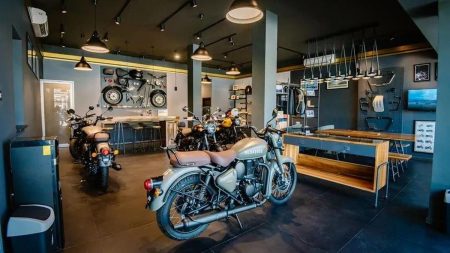 Royal Enfield Buka Flagship Store