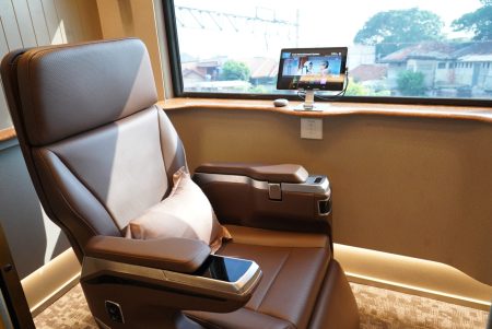 PT Kereta Api Indonesia (Persero)Â  meningkatkan pelayanan