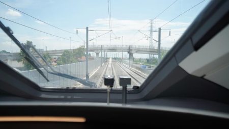 Memasuki musim hujan operasional perjalanan kereta