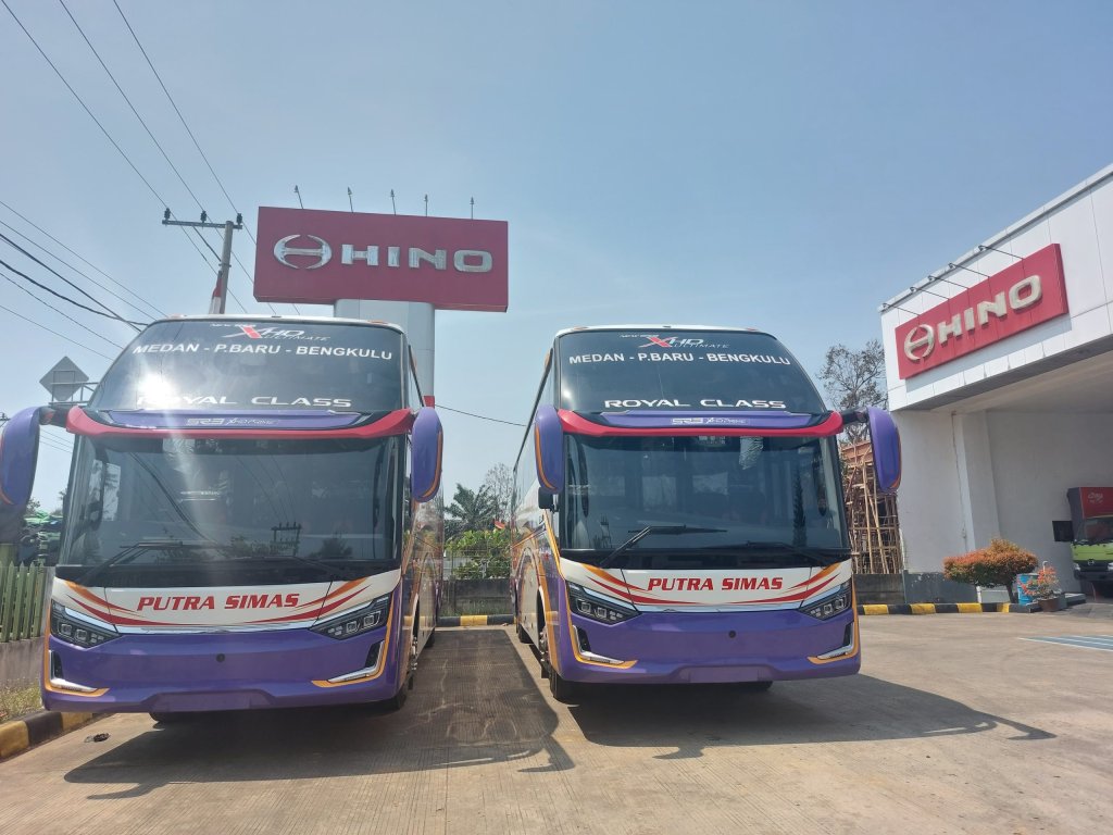 PT. Hino Motors Sales Indonesia (HMSI) menyerahkan