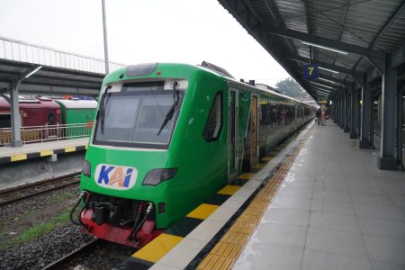 KCIC Optimalkan 4 Stasiun Layani Penumpang yang beraktifitas