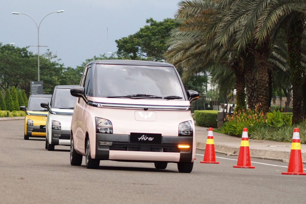 Wuling Motors (Wuling) melalui lini produk kendaraan
