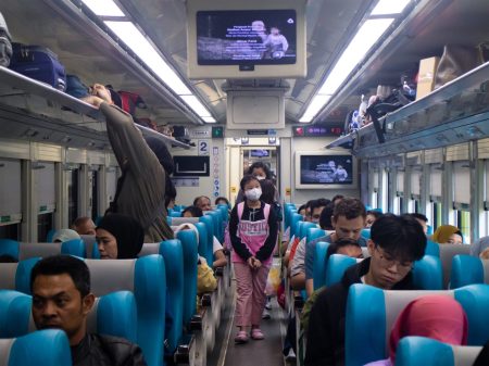 PT Kereta Api Indonesia (Persero) mencatat bahwa puncak arus