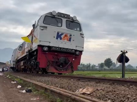 PT Kereta Api Indonesia (Persero)Â  per Sabtu (6/1)
