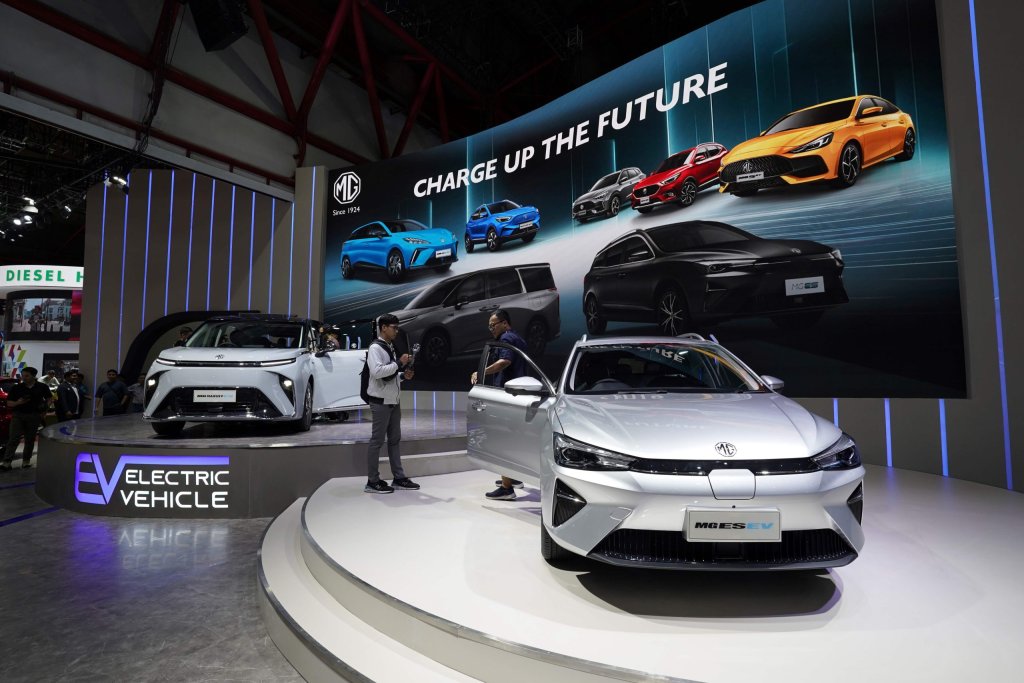 MG Maxus 9 dan MG ES EV. Acara ini menjadi pusat perhatian