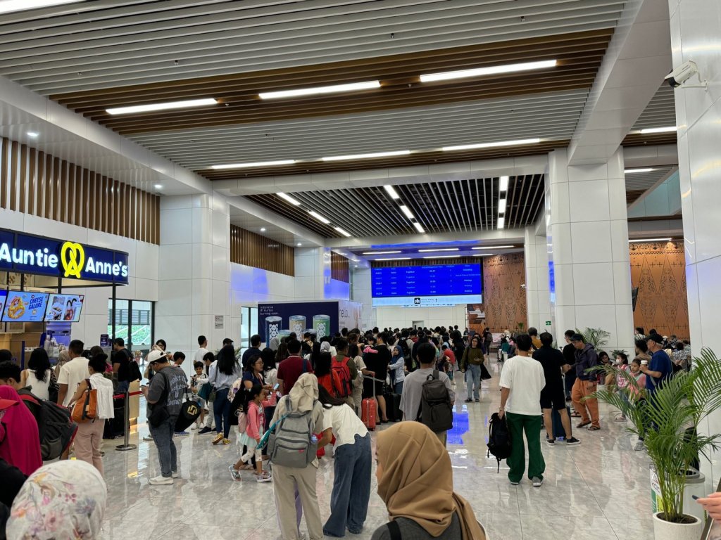 Jumlah penumpang kereta cepat Whoosh mengalami