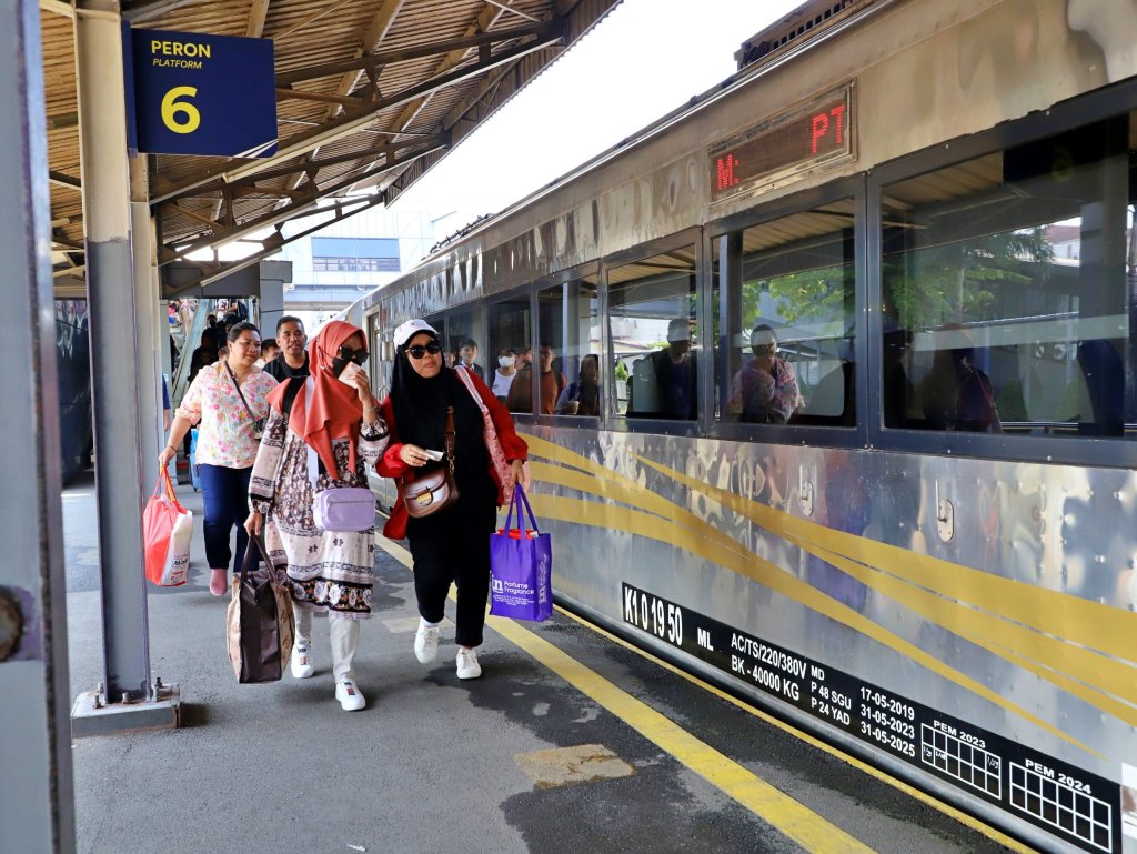 PT Kereta Api Indonesia akan mengoperasikan 924 KA jarak jauh
