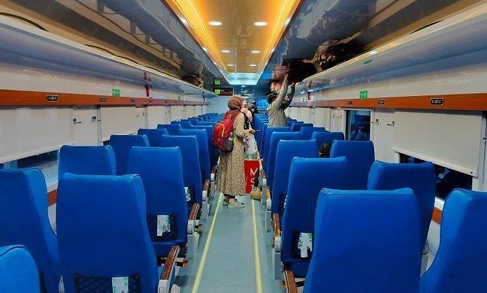 PT Kereta Api Indonesia (Persero) mengoperasikan Kereta