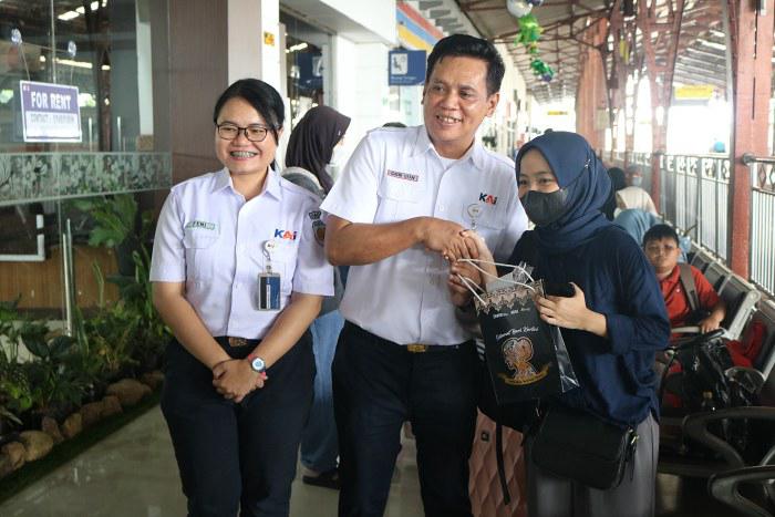 Dalam rangka Memperingati Hari Kartini PT KAI Daop 5