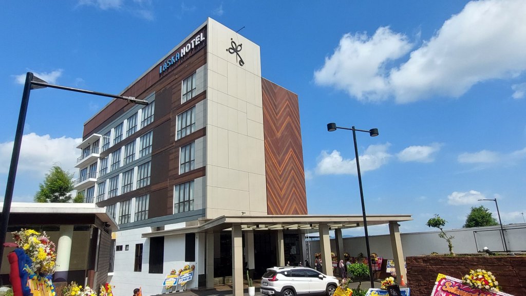 Laska Hotel Sukabumi merupakan Hotel ketiga yang dikelola