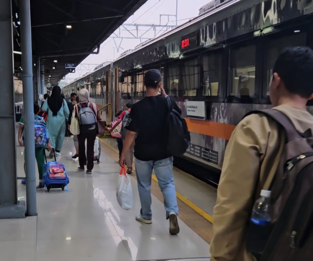 Kereta Api Blambangan perdana dijalankan berangkat