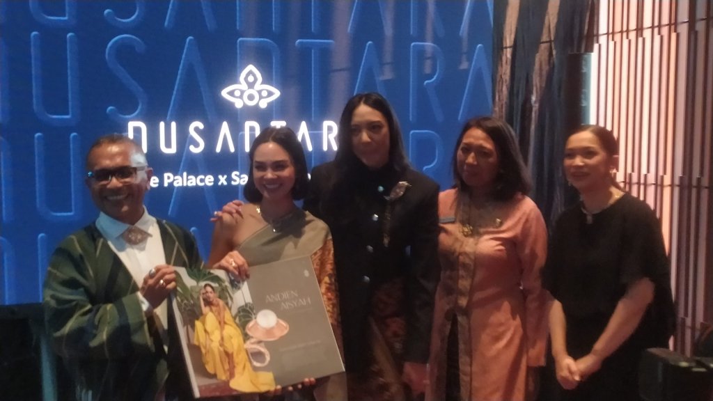 The Palace Jeweler, bersama dengan maestro fashion