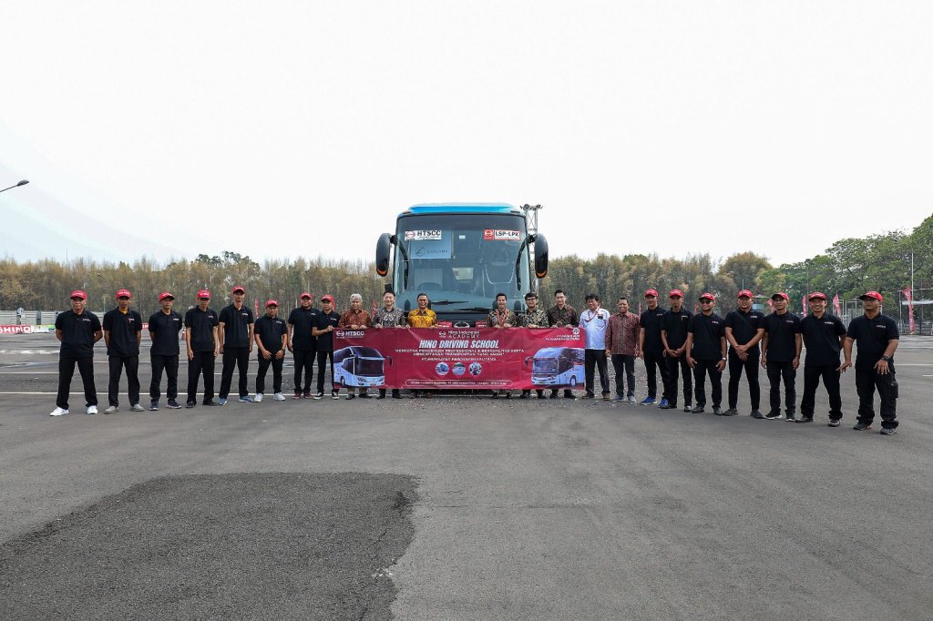 PT Hino Motors Sales Indonesia (HMSI)Â  secara resmi menggelar