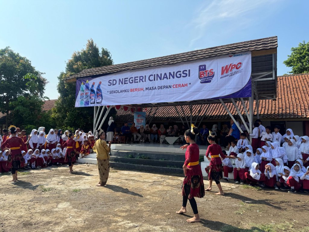Di Indonesia, kondisi toilet sekolah dasar masih menjadi isu
