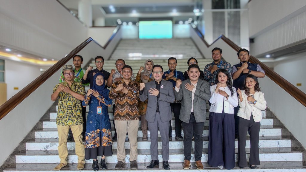 Central Mega Kencana (CMK), perusahaan perhiasan