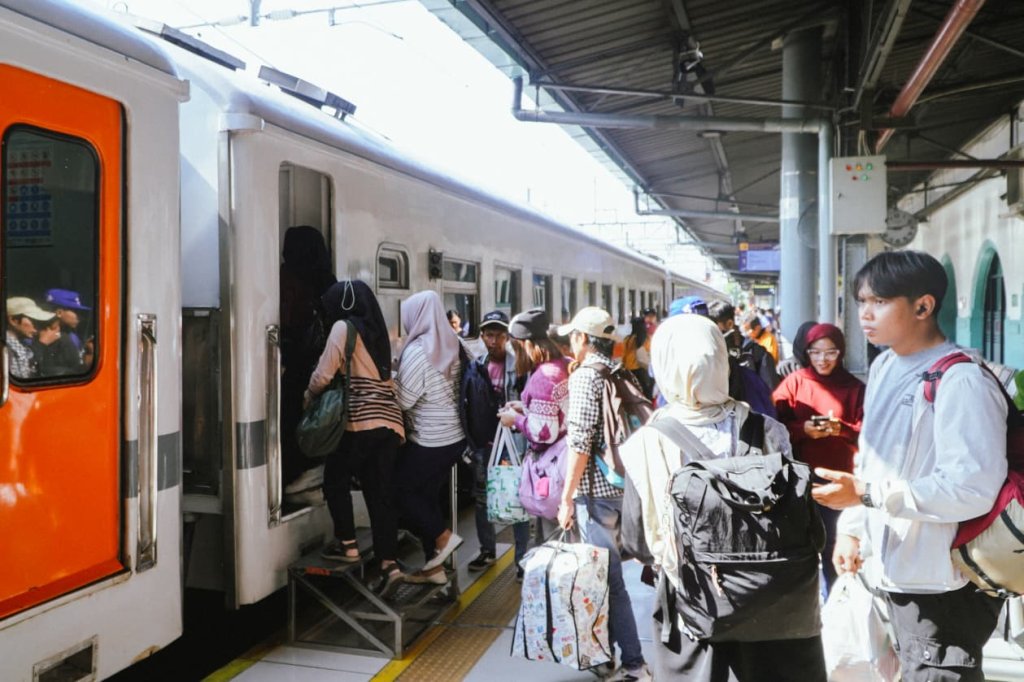 PT Kereta Api Indonesia (Persero) memberikan apresiasi kepada masyarakat