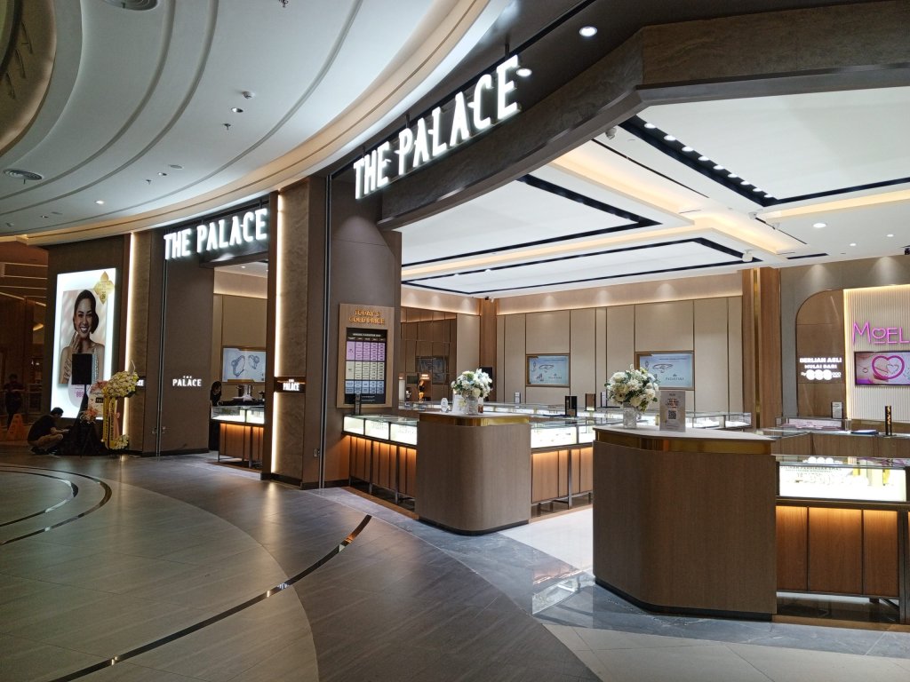 The Palace Jeweler di bawah naungan PT Central Mega Kencana