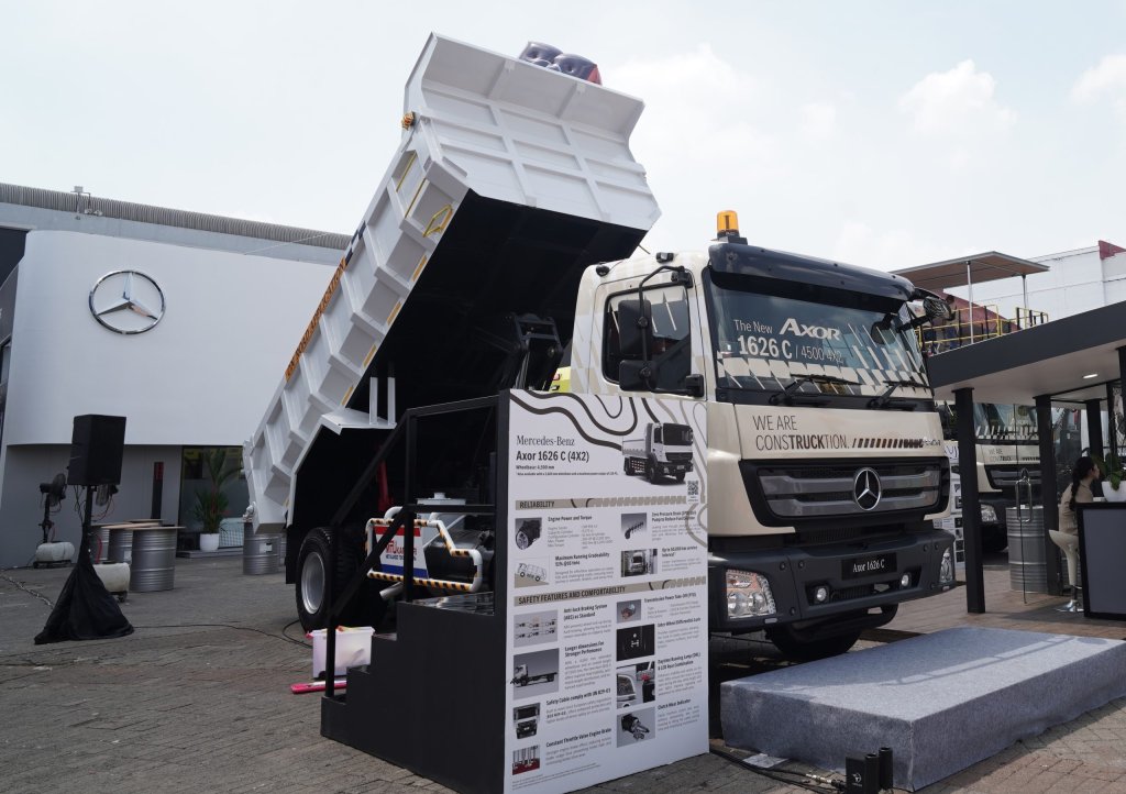 PT Daimler Commercial Vehicles Indonesia (DCVI) meluncurkan secara