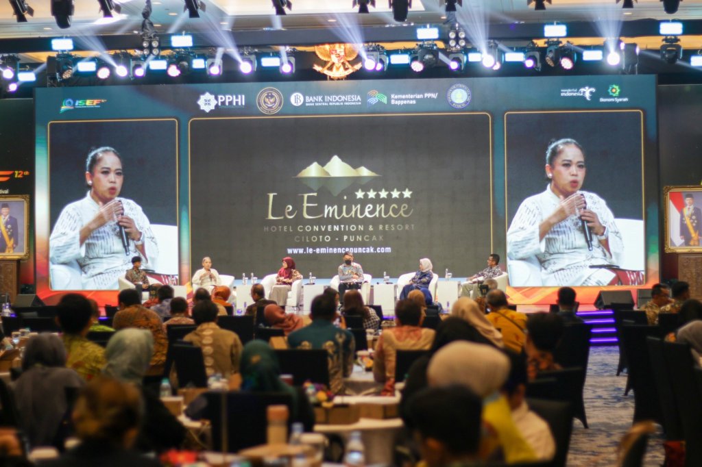 Le Eminence Hotel Convention & Resort Ciloto - Puncak, sebuah