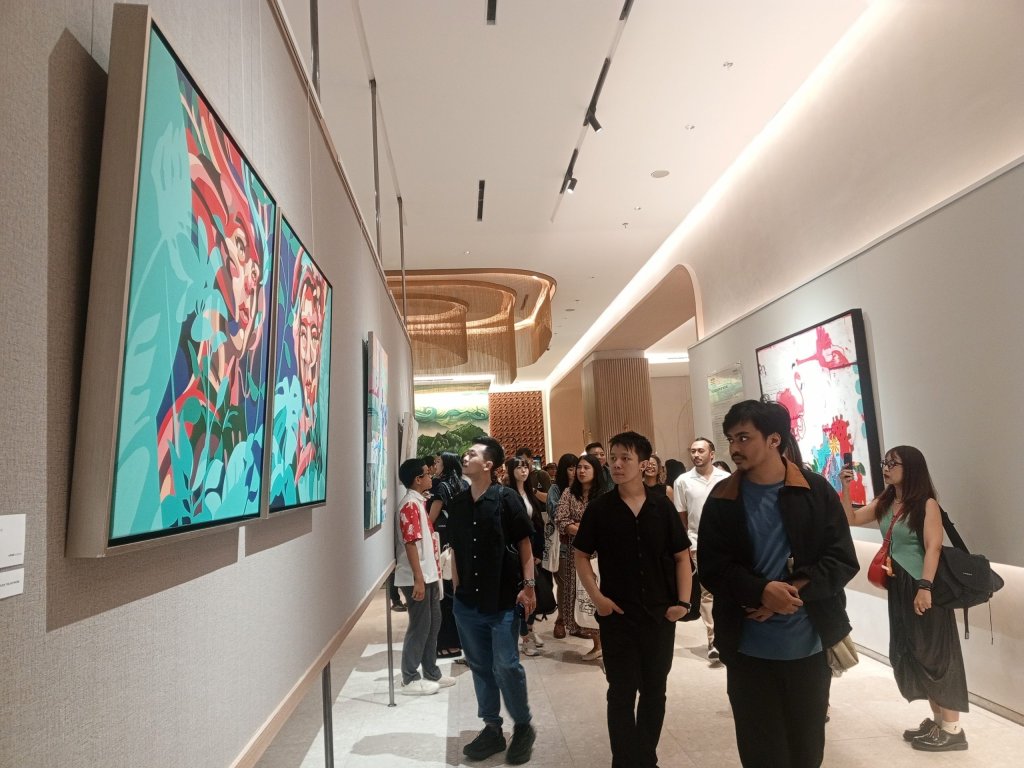 ARTOTEL Living World Kota Wisata - Cibubur menggelar pameran seni