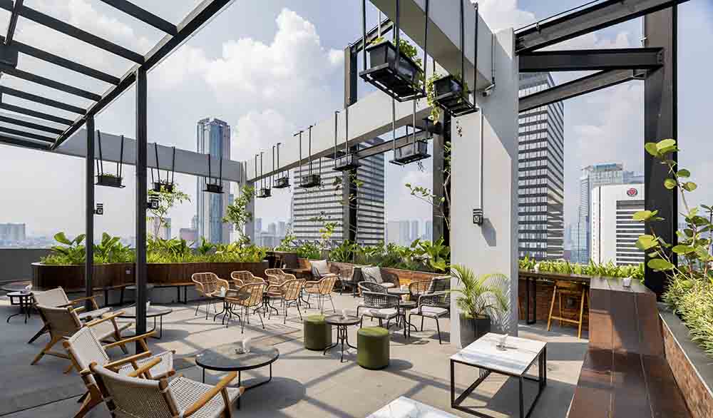 The Platform Rooftop Bar hadir sebagai destinasi