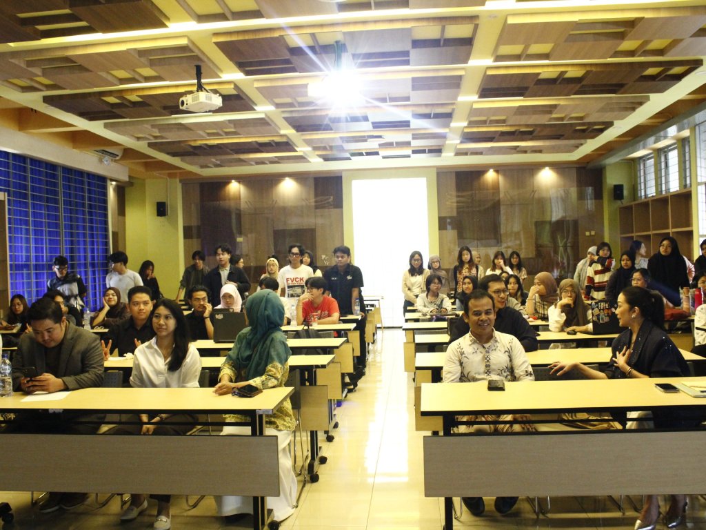 Central Mega Kencana (CMK), perusahaan perhiasan merek-merek