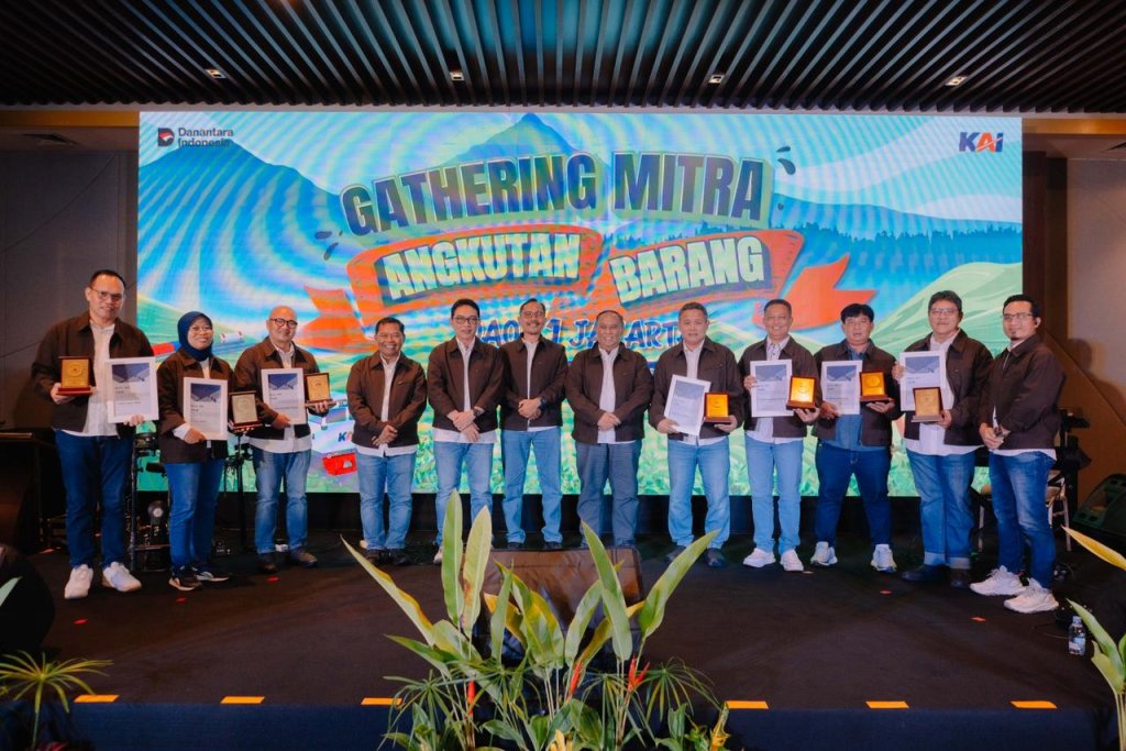 PT Kereta Api Indonesia (Persero) melalui Daerah